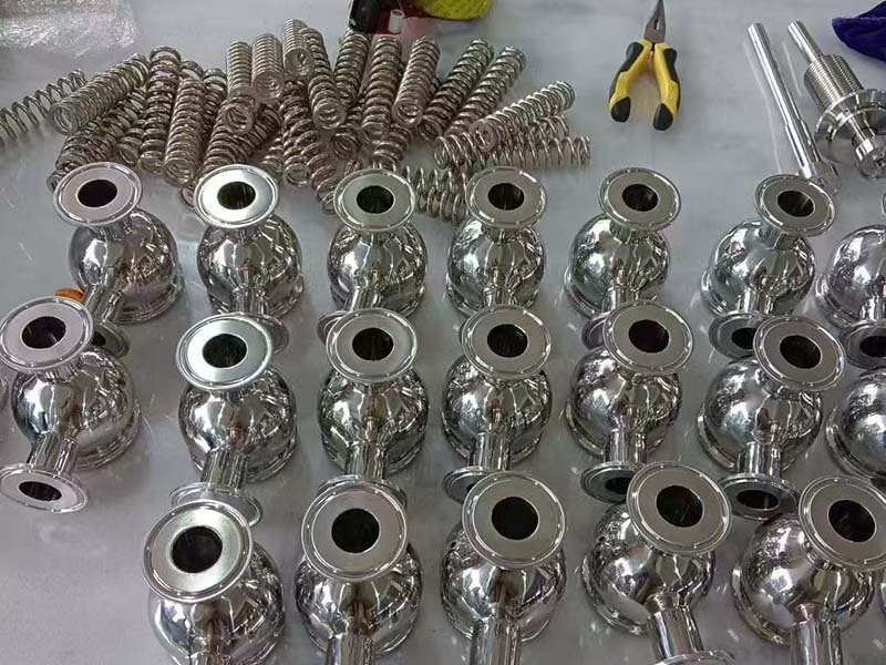 SANIARY-GRADEGLASSMIRROR,PIPE AND VALVE